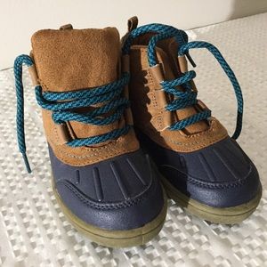 Boys size 11 Oshkosh Winter Hiking boots